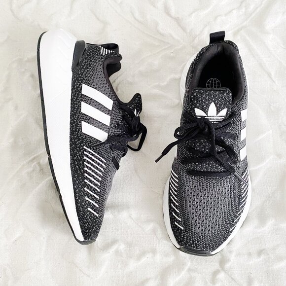 adidas Women's Swift Run 22 Running Shoe Size 5.5 New - Picture 2 of 7